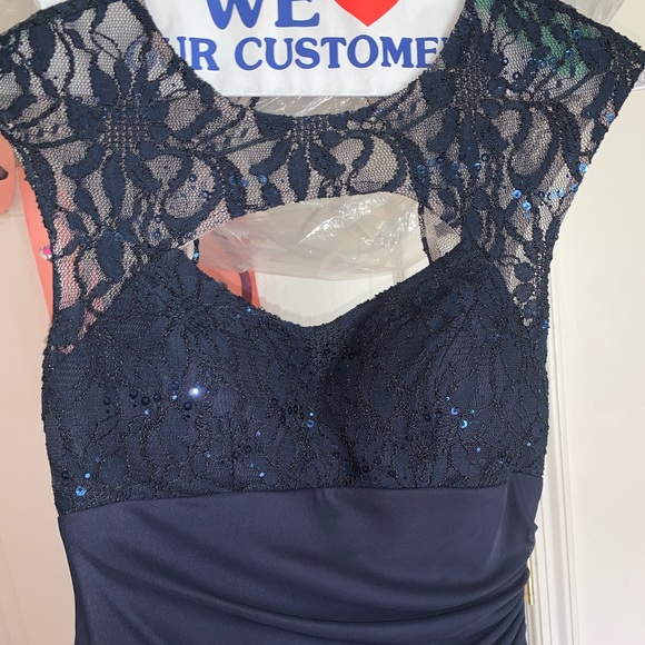 EUC Formal Dress. Navy size 4. - Picture 2 of 6